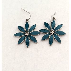 Happy green tone enamel daisy earrings 1.25"